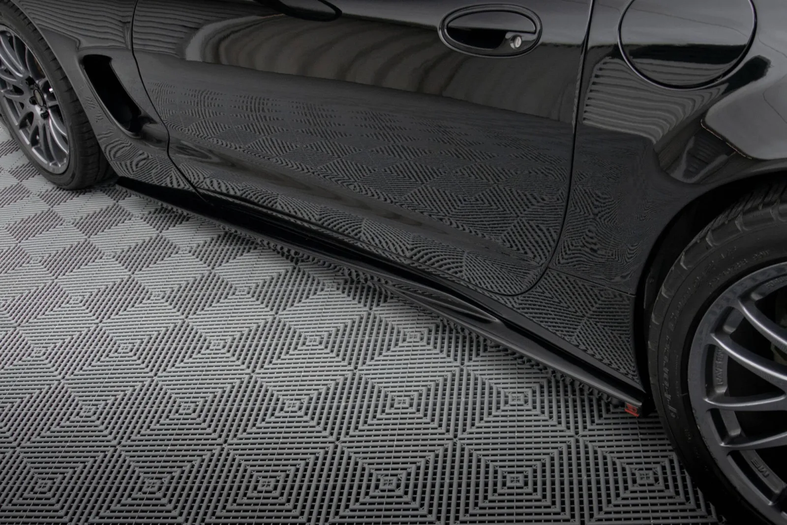 Side Skirts Diffusers compatible with Chevrolet Corvette C5