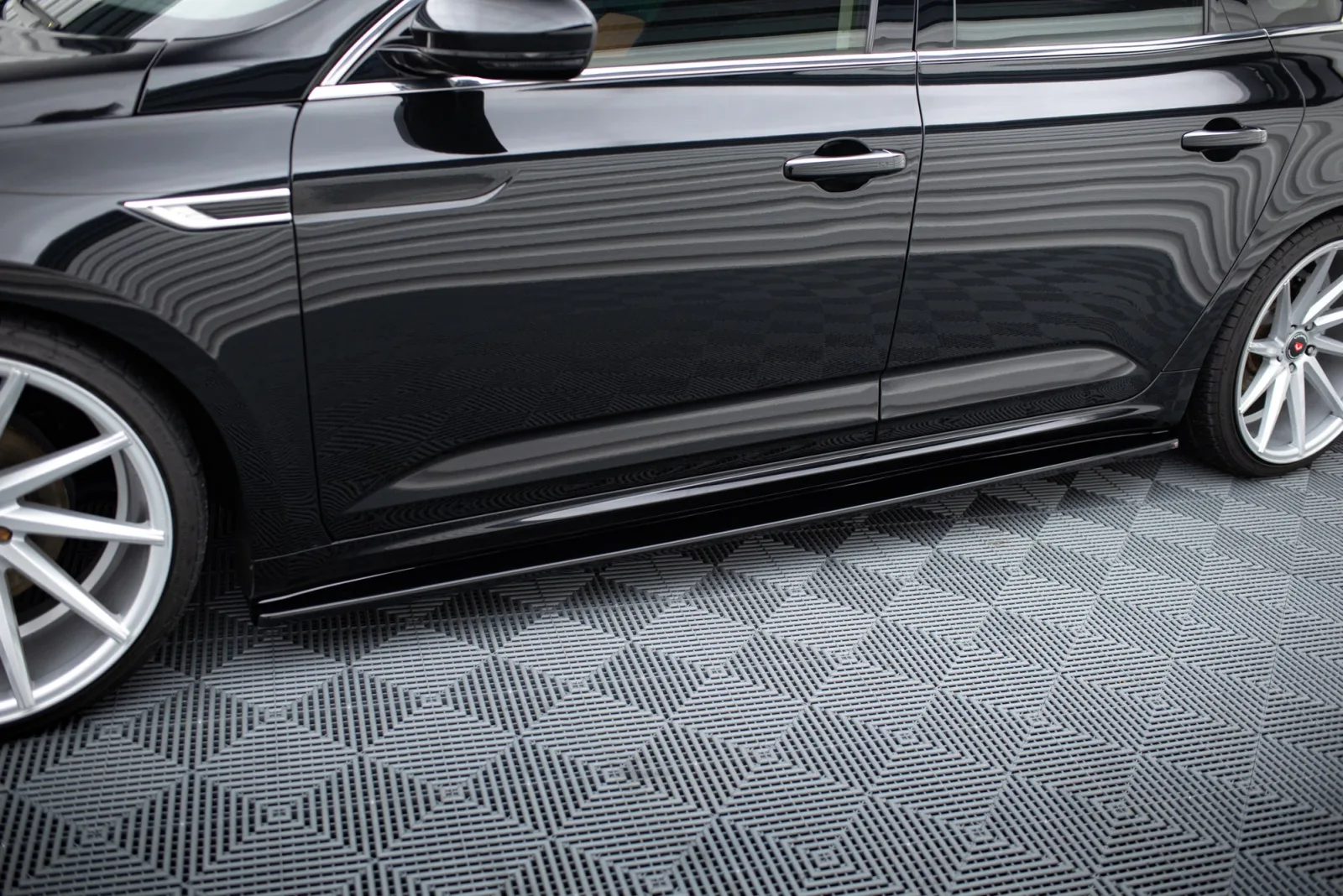 Side Skirts Diffusers compatible with Renault Talisman
