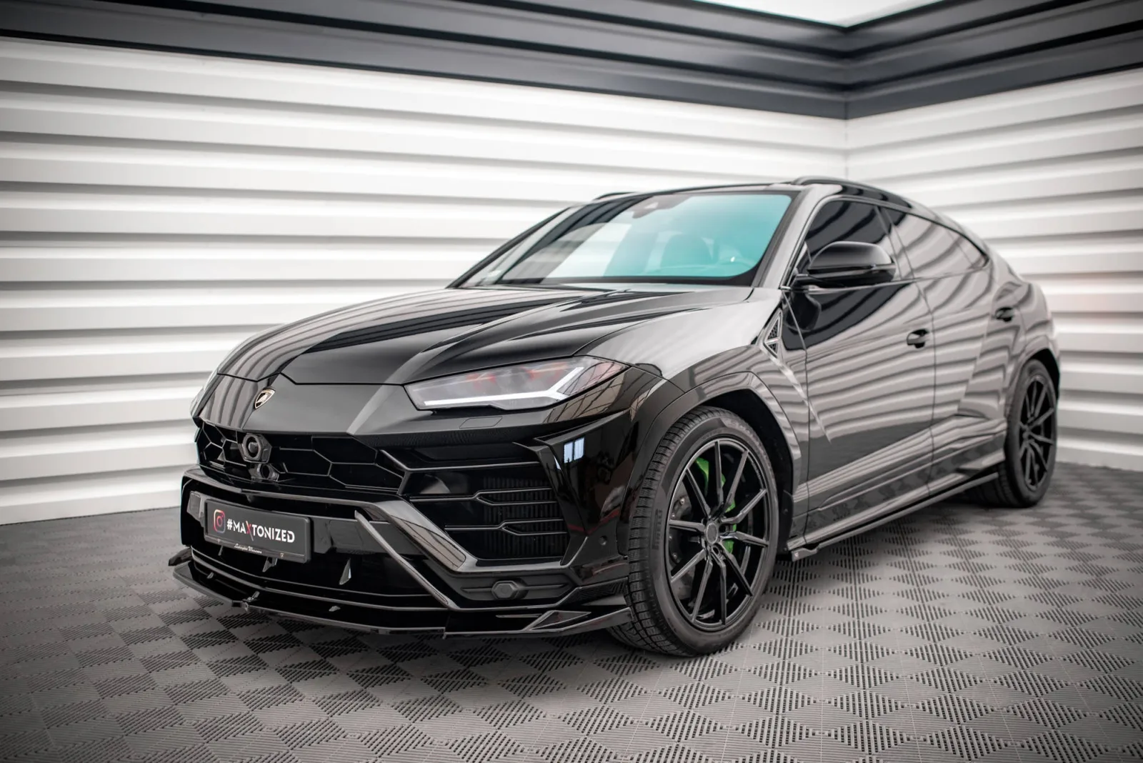 Front Splitter V.1 compatible with Lamborghini Urus Mk1