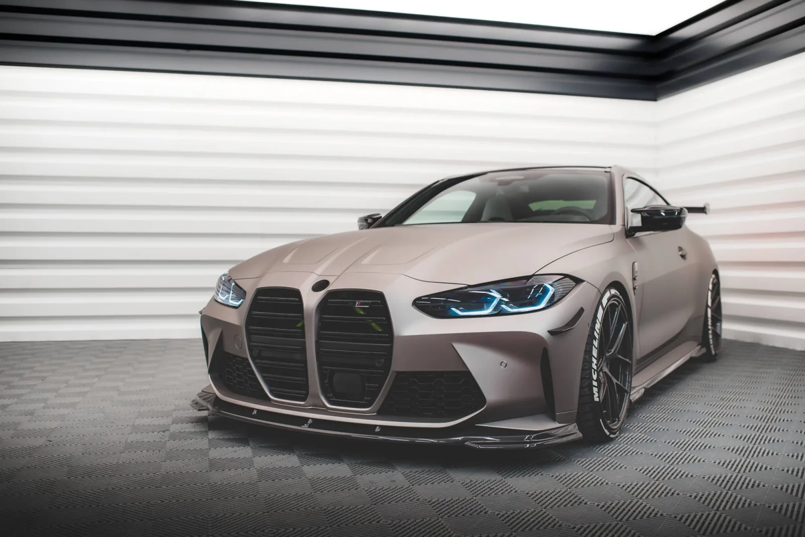 Prepreg Carbon Front Splitter V.2 compatible with BMW M4 G82 / G82 Facelift