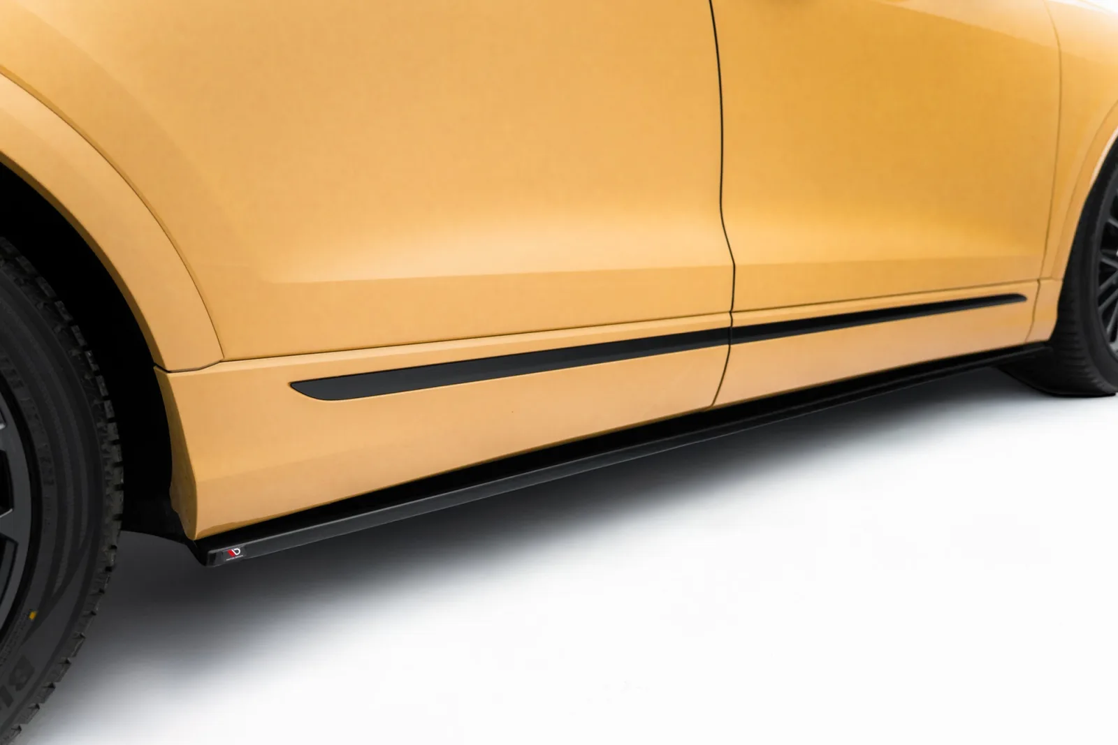 Side Skirts Diffusers V.1 compatible with Audi Q8 Mk1 Facelift