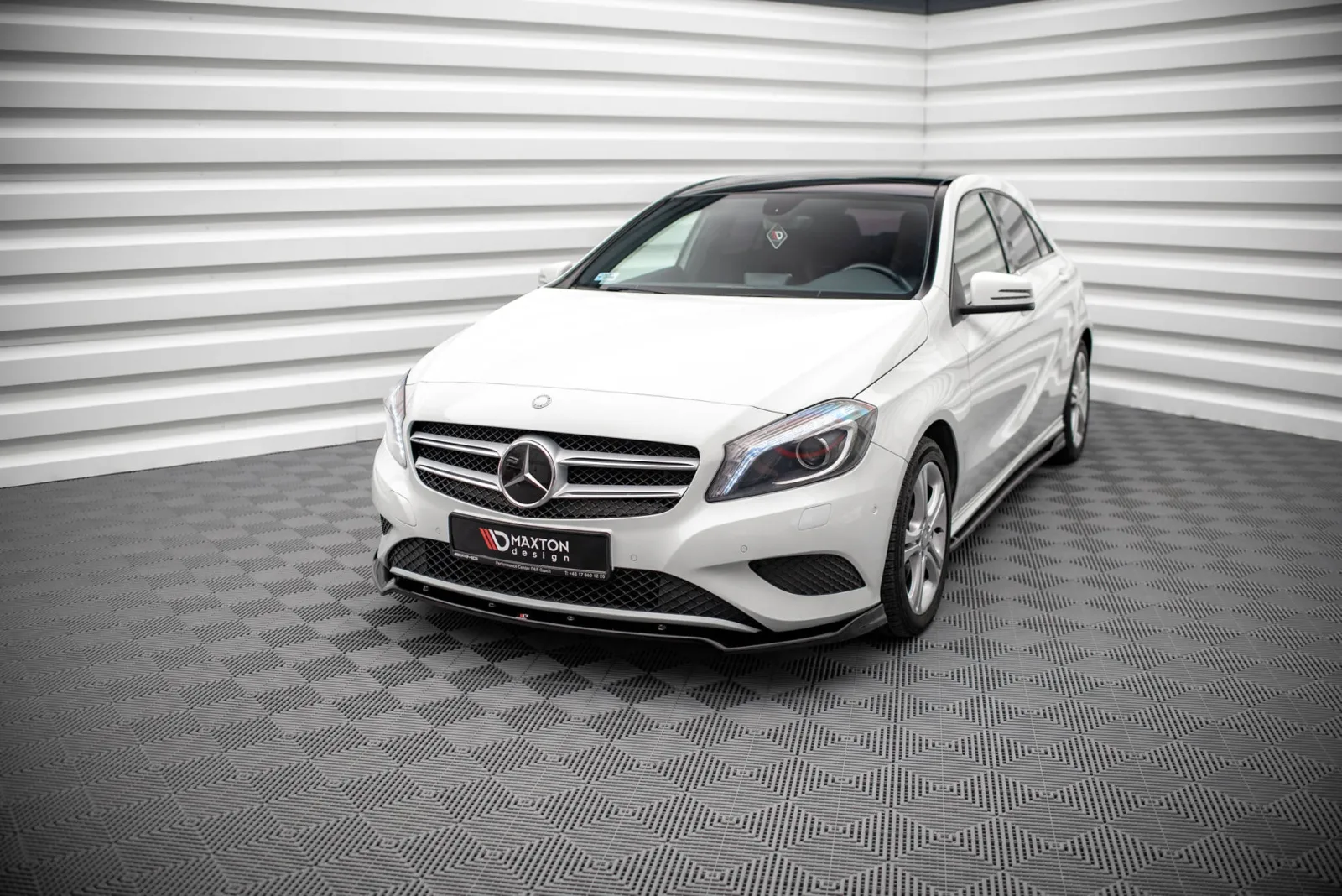Front Splitter V.2 compatible with Mercedes-Benz A W176