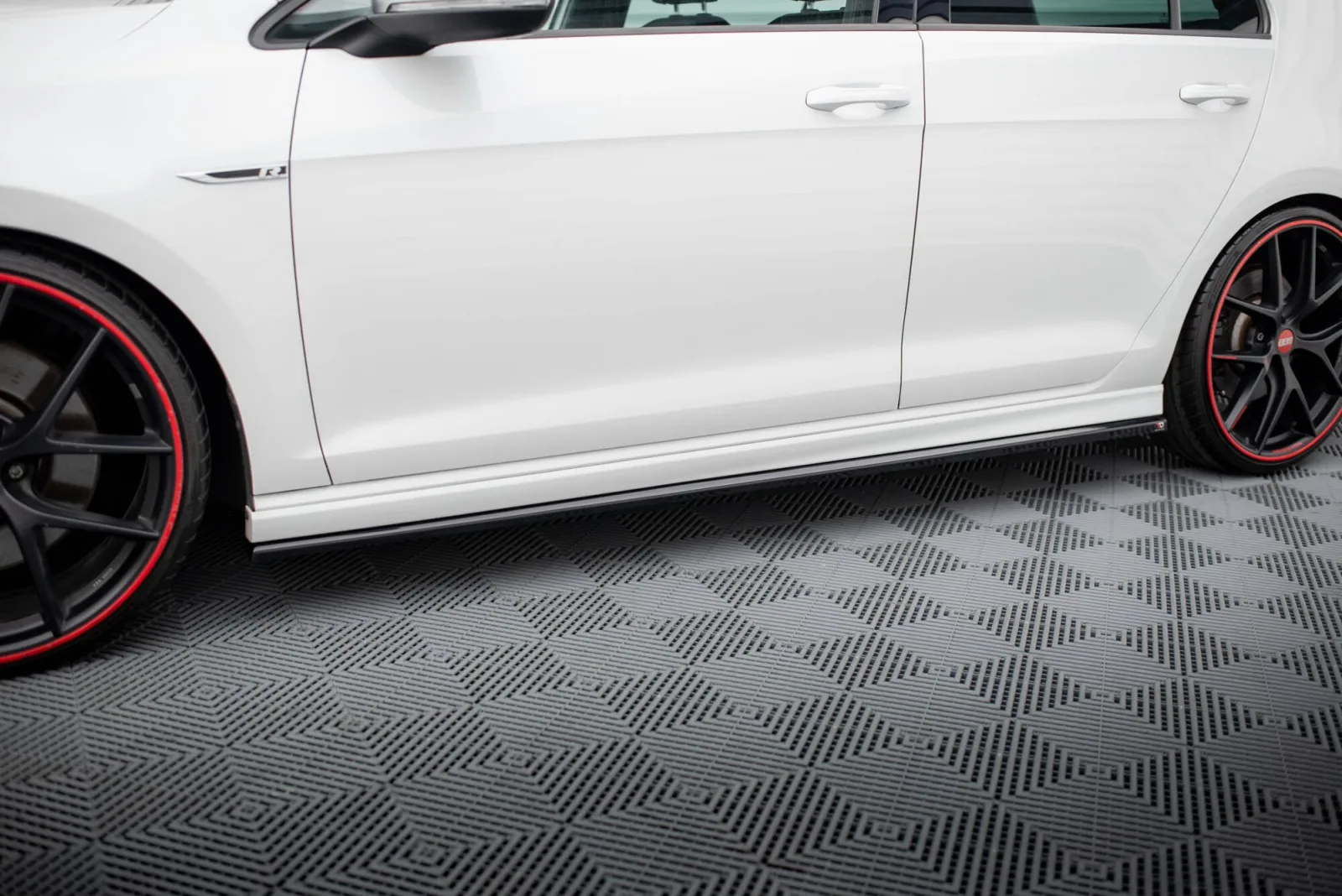 Side Skirts Diffusers V.3 compatible with Volkswagen Golf R / R-Line Mk7