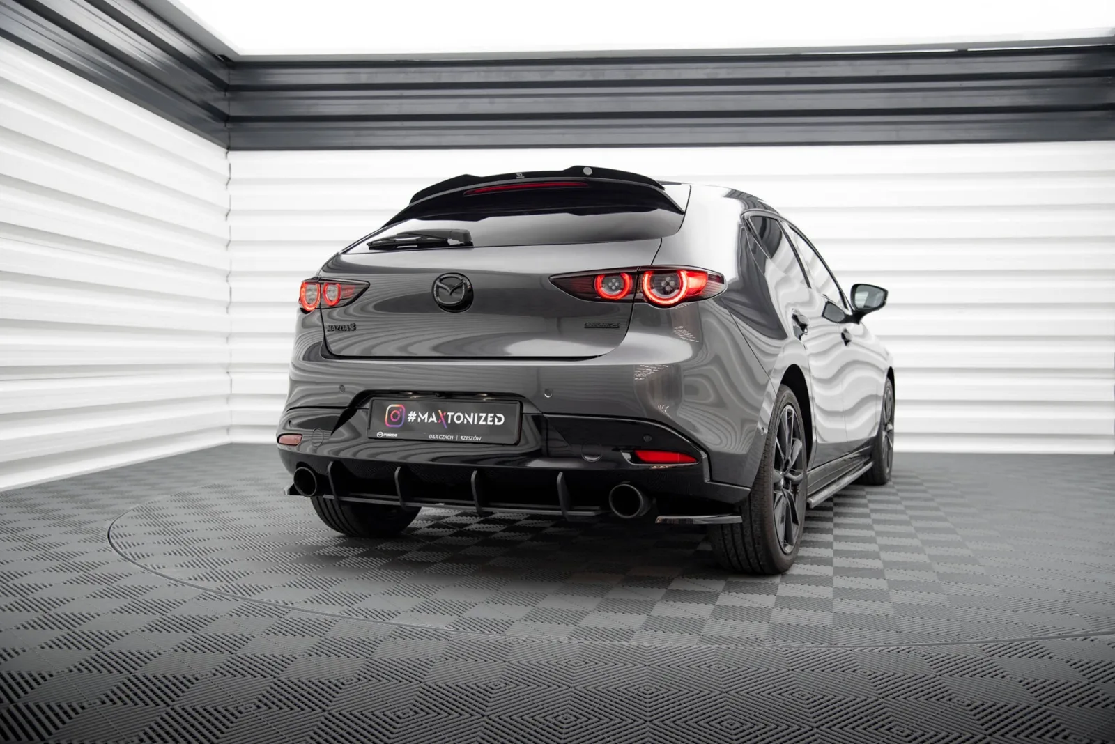 Spoiler Cap compatible with Mazda 3 Mk4