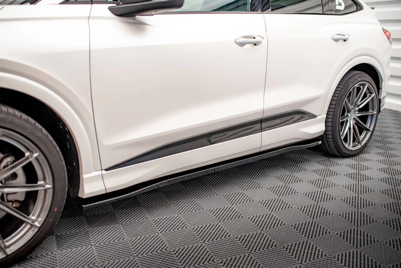Side Skirts Diffusers compatible with Audi Q4 e-tron Sportback S-line Mk1