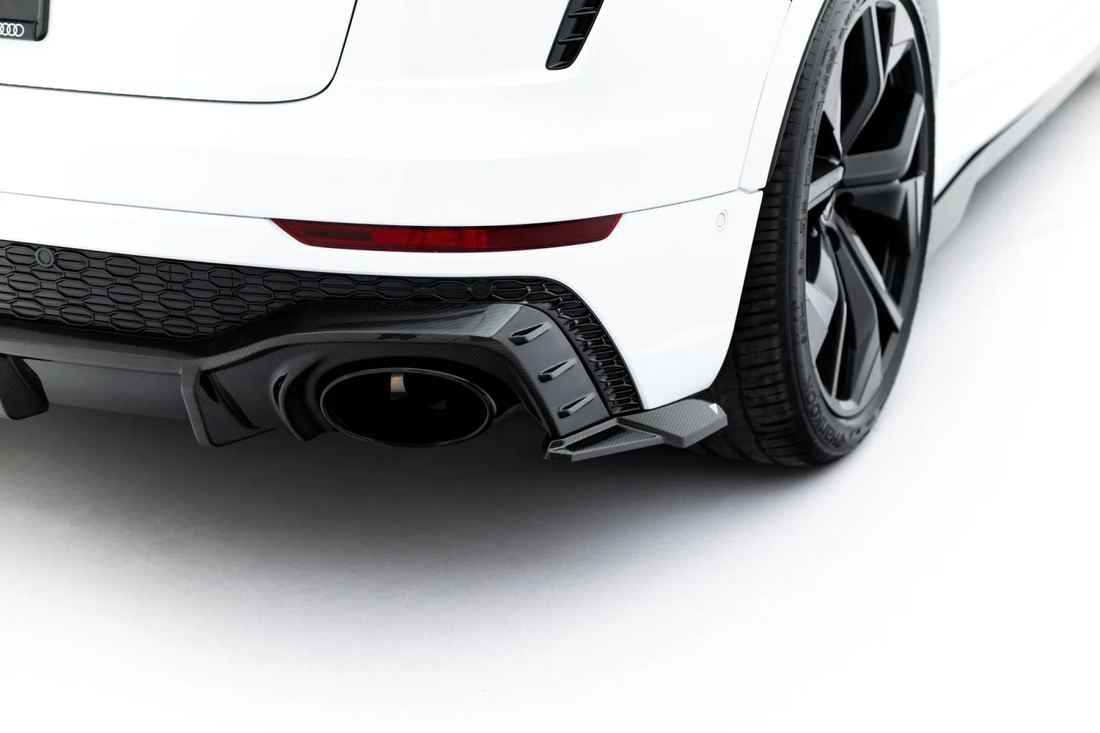 Carbon Rear Side Splitters Prepreg compatible with Audi RSQ8 Mk1