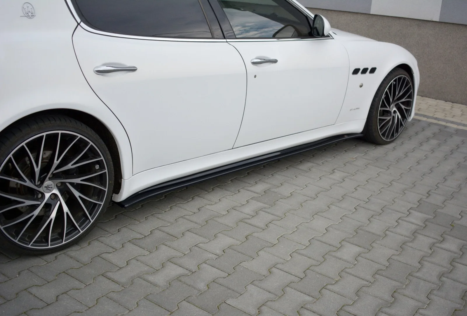 Side Skirts Diffusers compatible with Maserati Quattroporte Mk5 Facelift