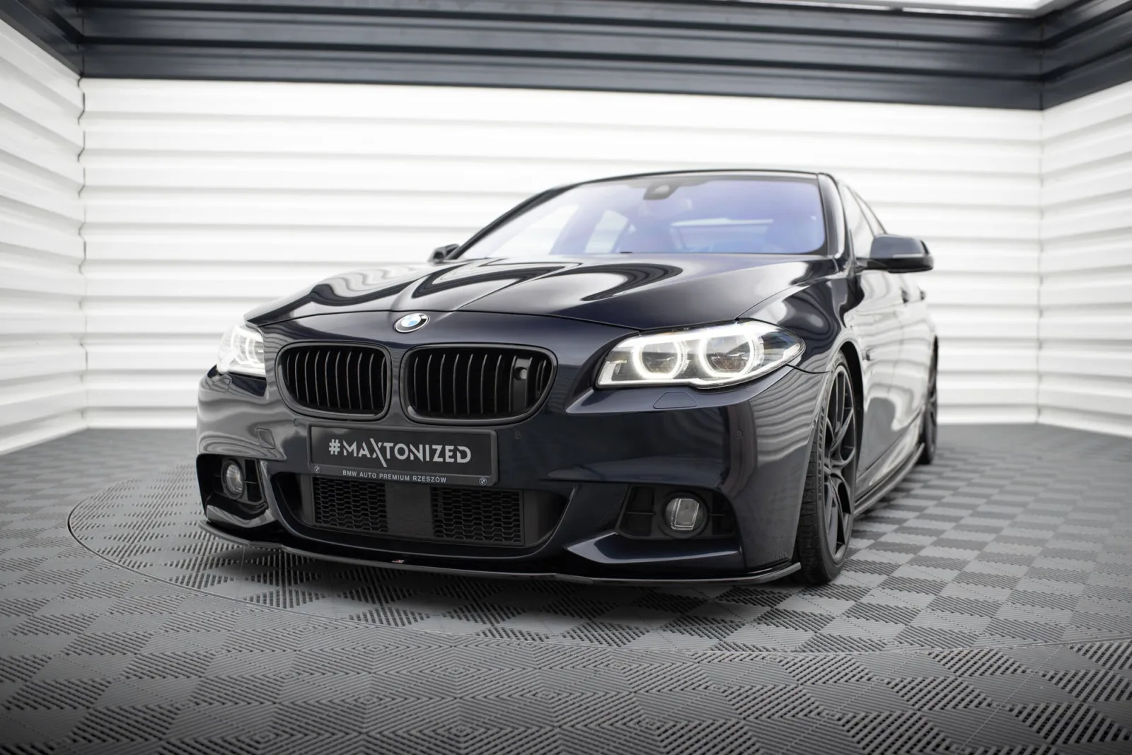 Front Splitter V.2 compatible with BMW 5 M-Pack F10/F11