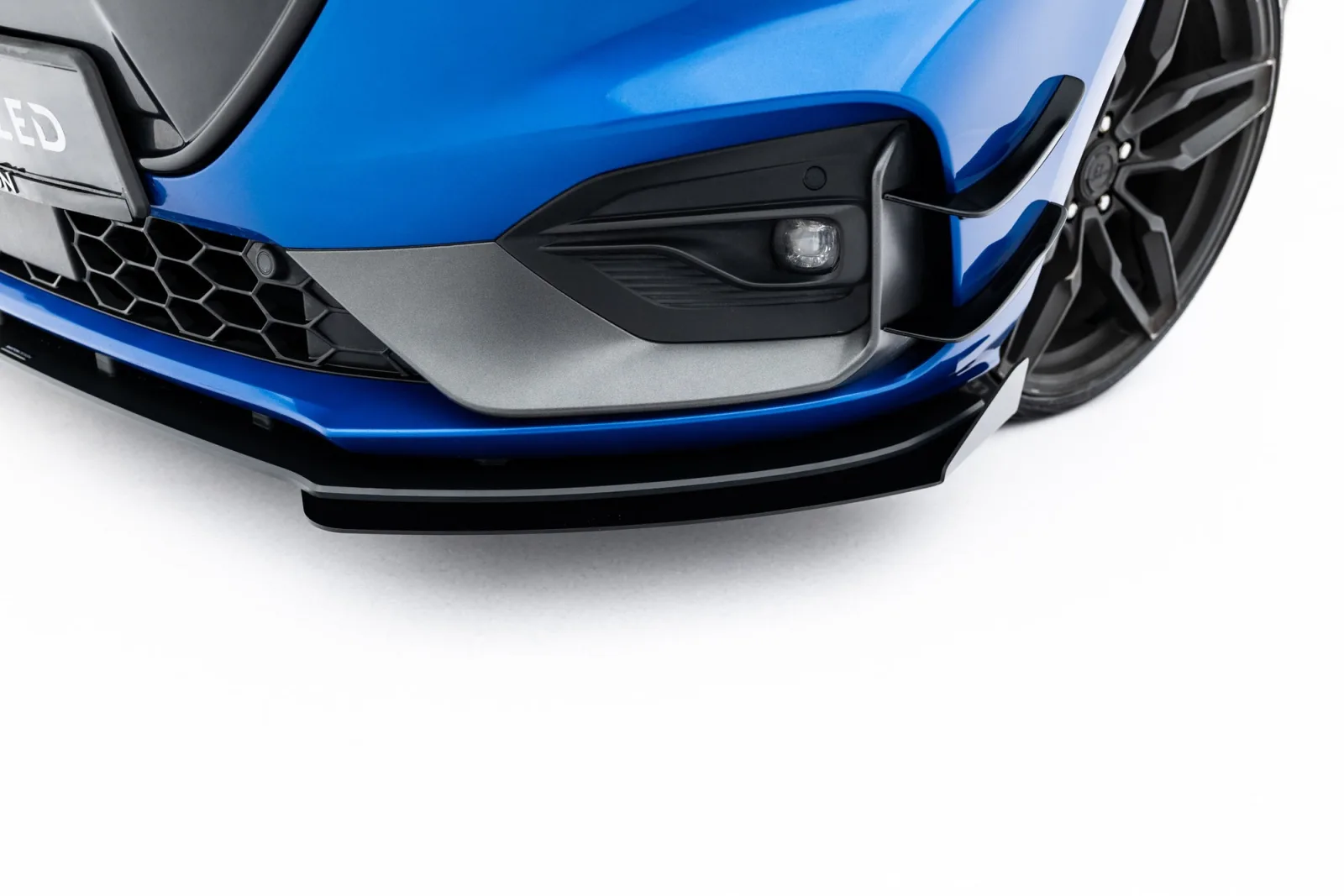 Flaps compatible with Ford Focus ST / ST-Line Mk4