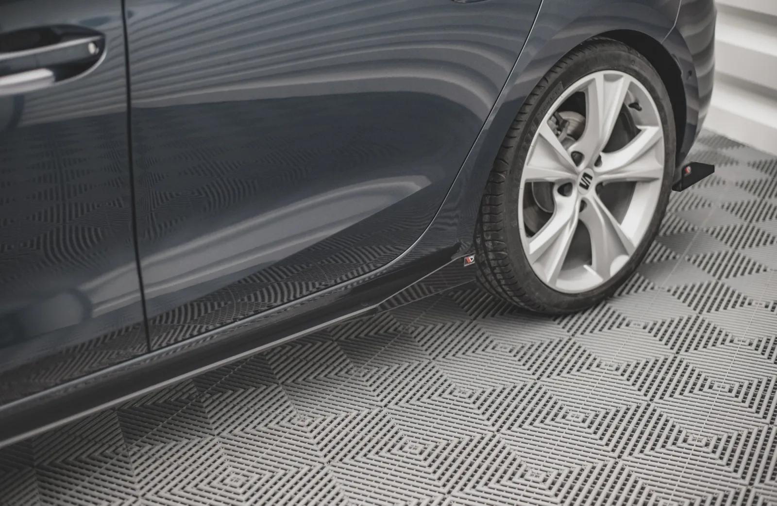 Side Flaps compatible with Seat Leon FR Mk4