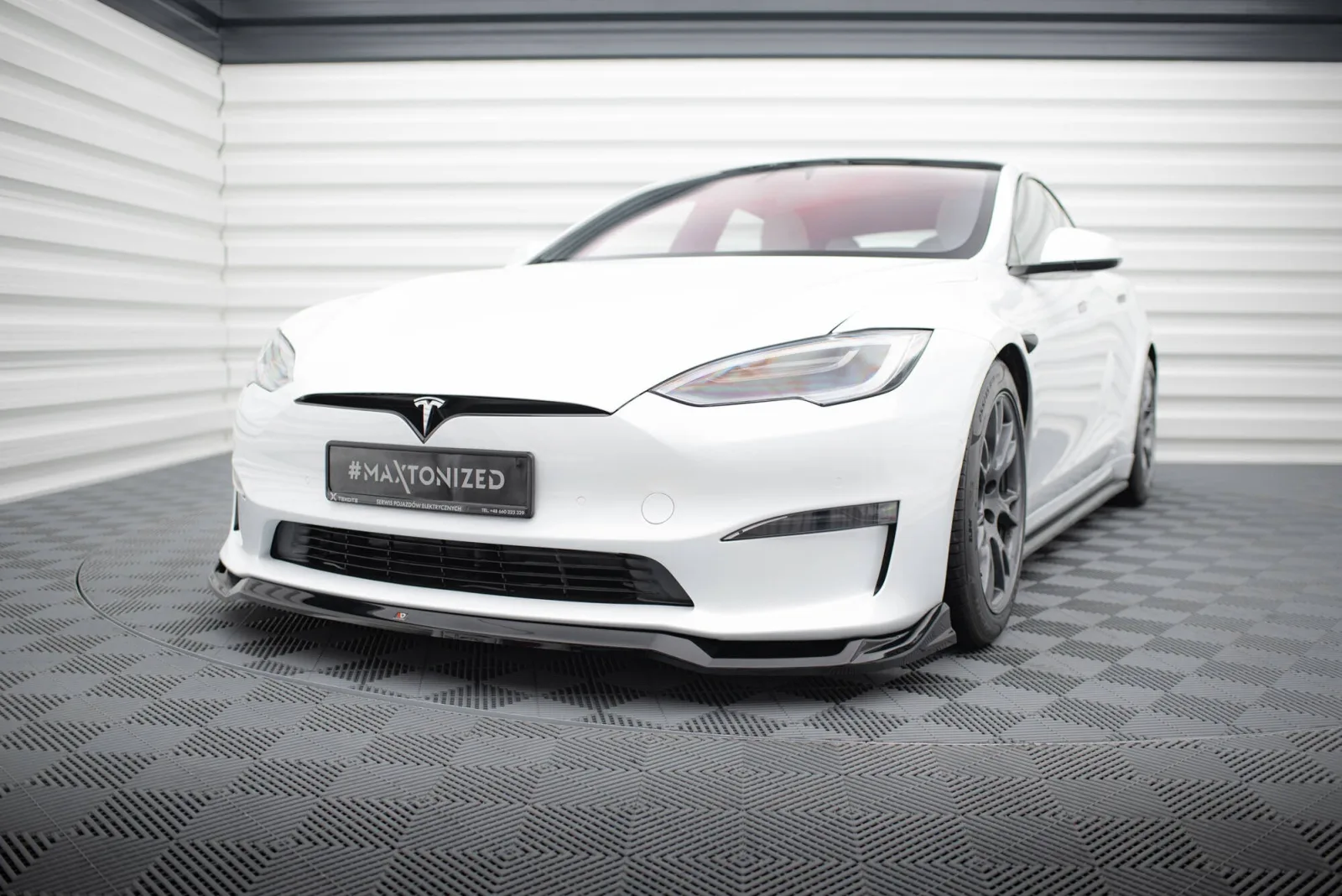Front Splitter V.2 compatible with Tesla Model S Plaid Mk1 Facelift
