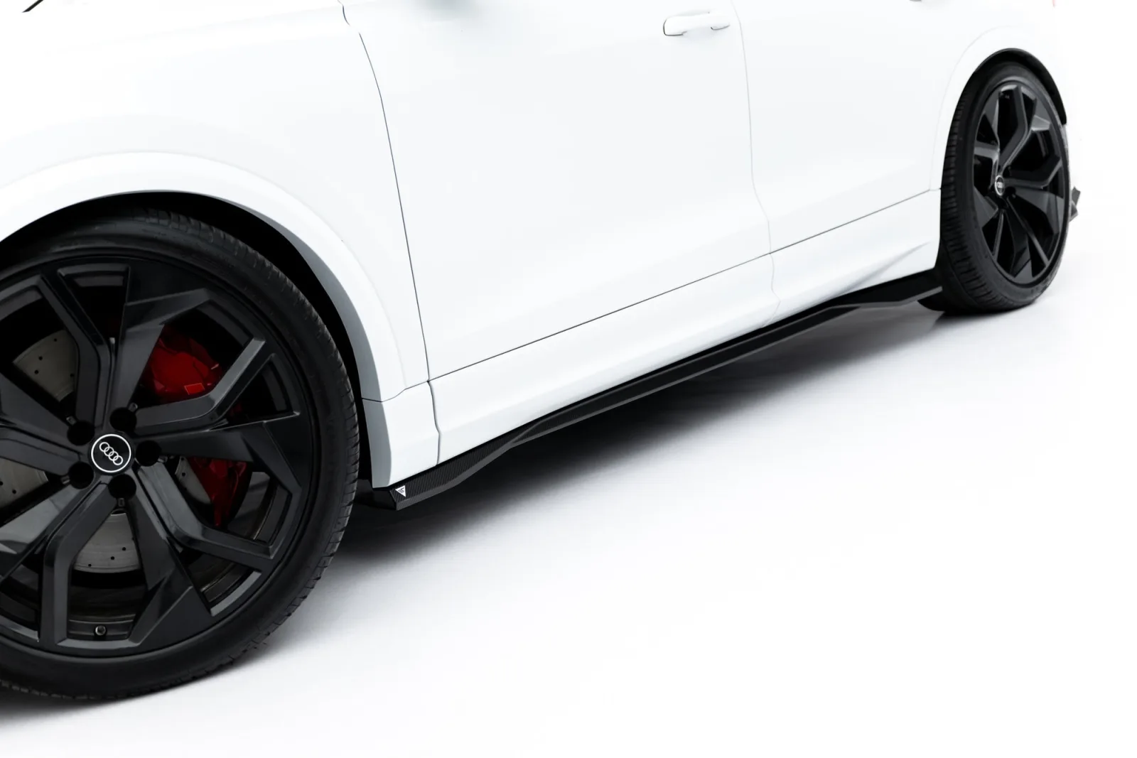 Prepreg Carbon Side Splitters compatible with Audi RSQ8 Mk1