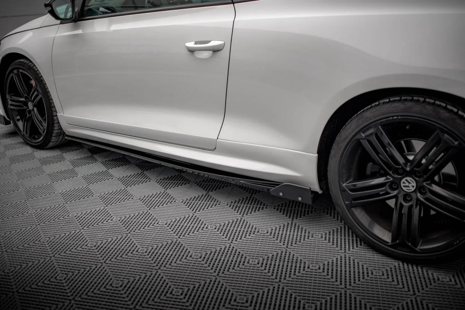 Side Skirts Diffusers V.2 + Flaps compatible with Volkswagen Scirocco R Mk3