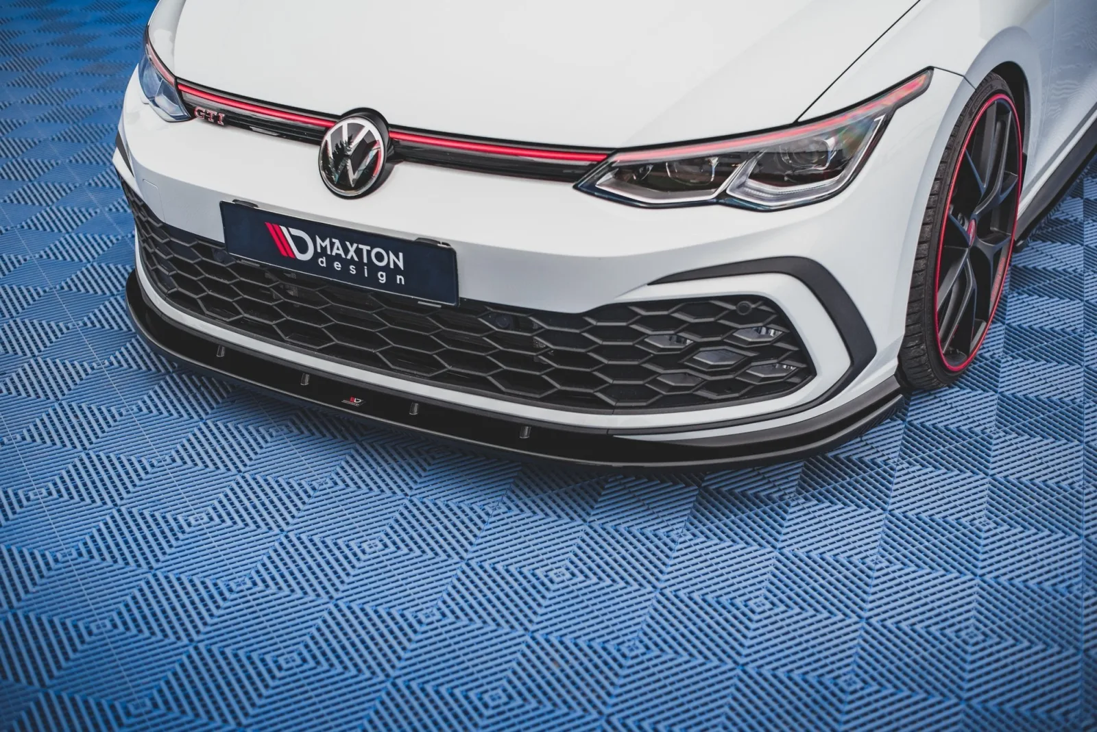 Front Splitter compatible with Volkswagen Golf GTI / GTE / GTD / R-Line Mk8