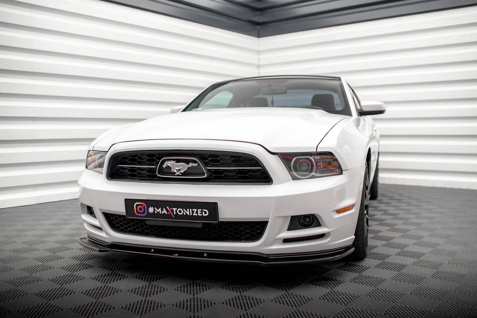 Front Splitter compatible with Ford Mustang Mk5 Facelift