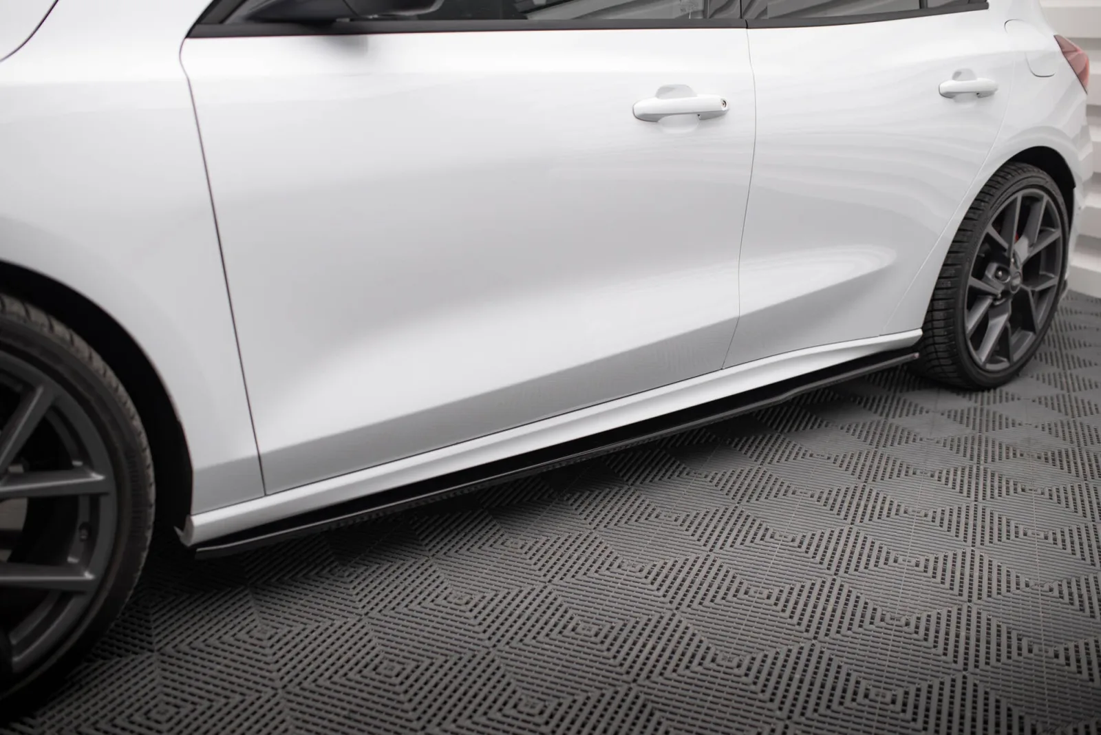 Side Skirts Diffusers V.3 compatible with Ford Focus ST / ST-Line Mk4 Facelift