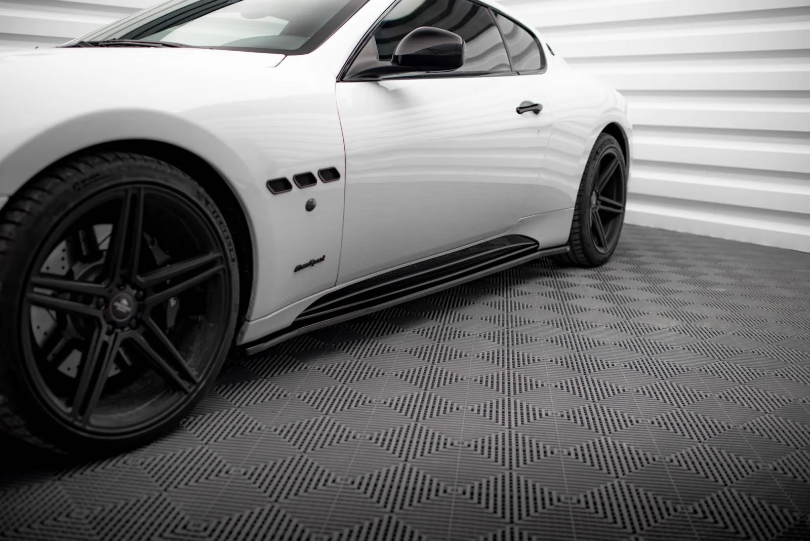 Side Skirts Diffusers compatible with Maserati Granturismo S Mk1