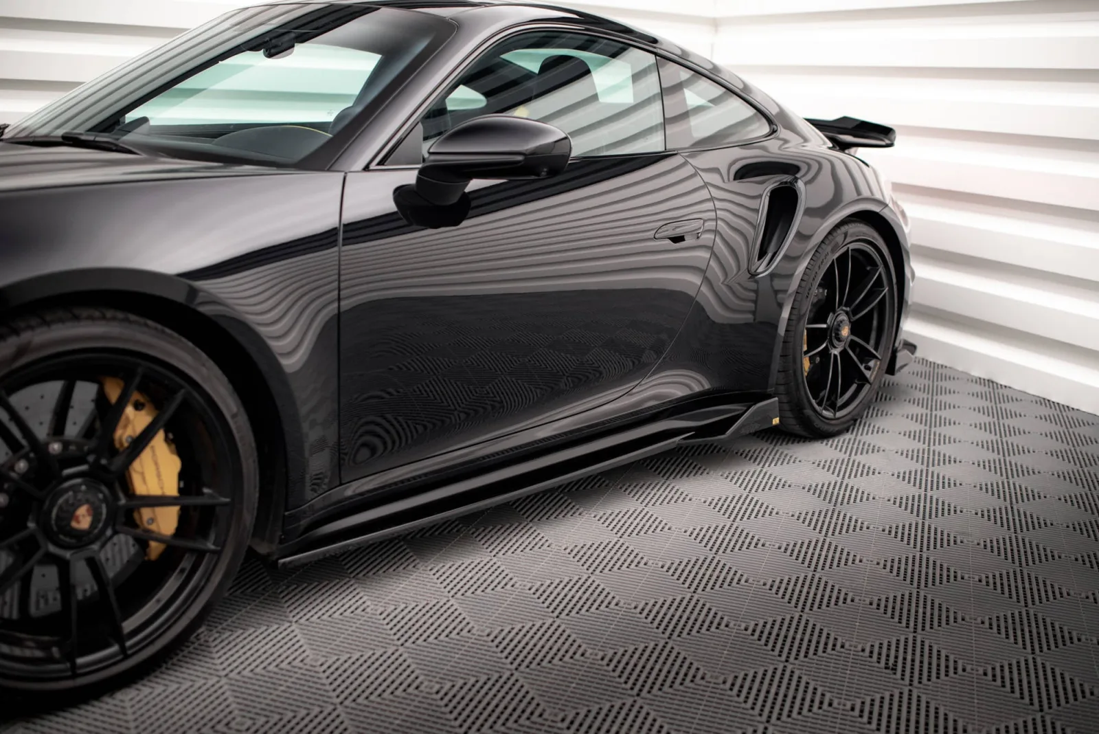 Side Skirts Diffusers compatible with Porsche 911 Turbo S 992