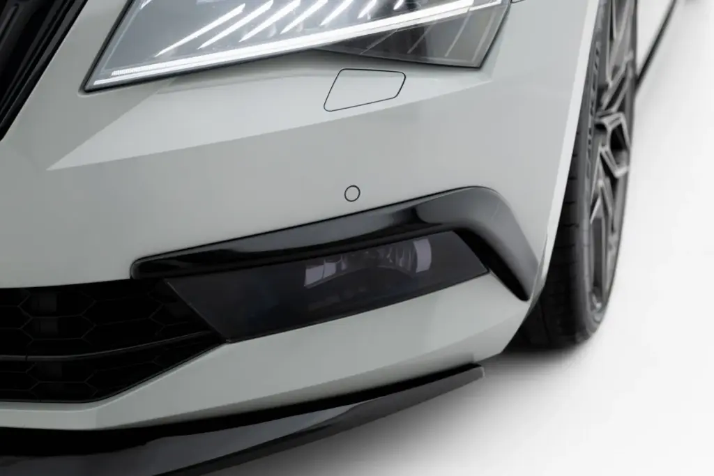 Light Frames compatible with Skoda Superb Liftback / Combi Mk3