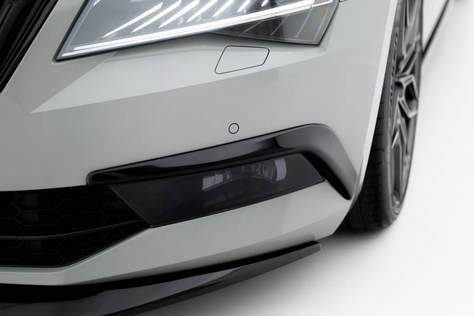 Light Frames compatible with Skoda Superb Liftback / Combi Mk3