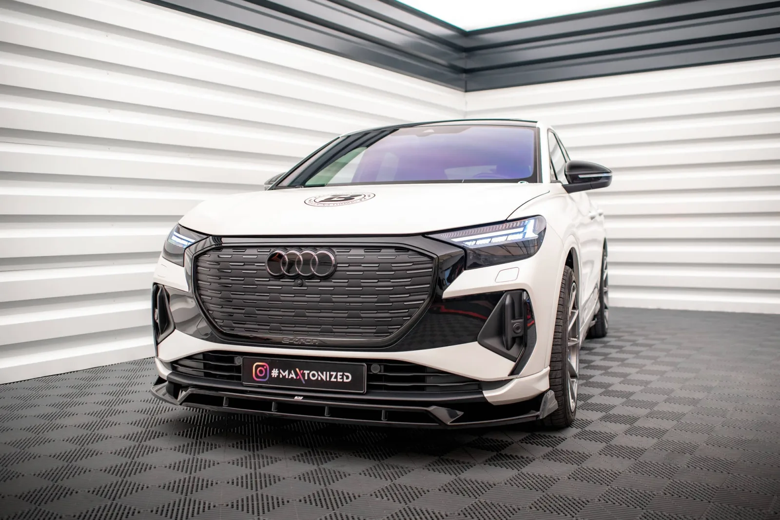 Front Splitter V.2 compatible with Audi Q4 e-tron Sportback S-line Mk1
