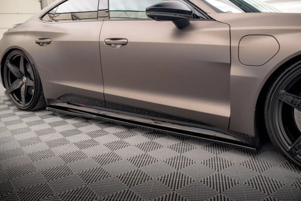 Side Skirts Diffusers V.1 compatible with Audi e-Tron GT / RS GT Mk1