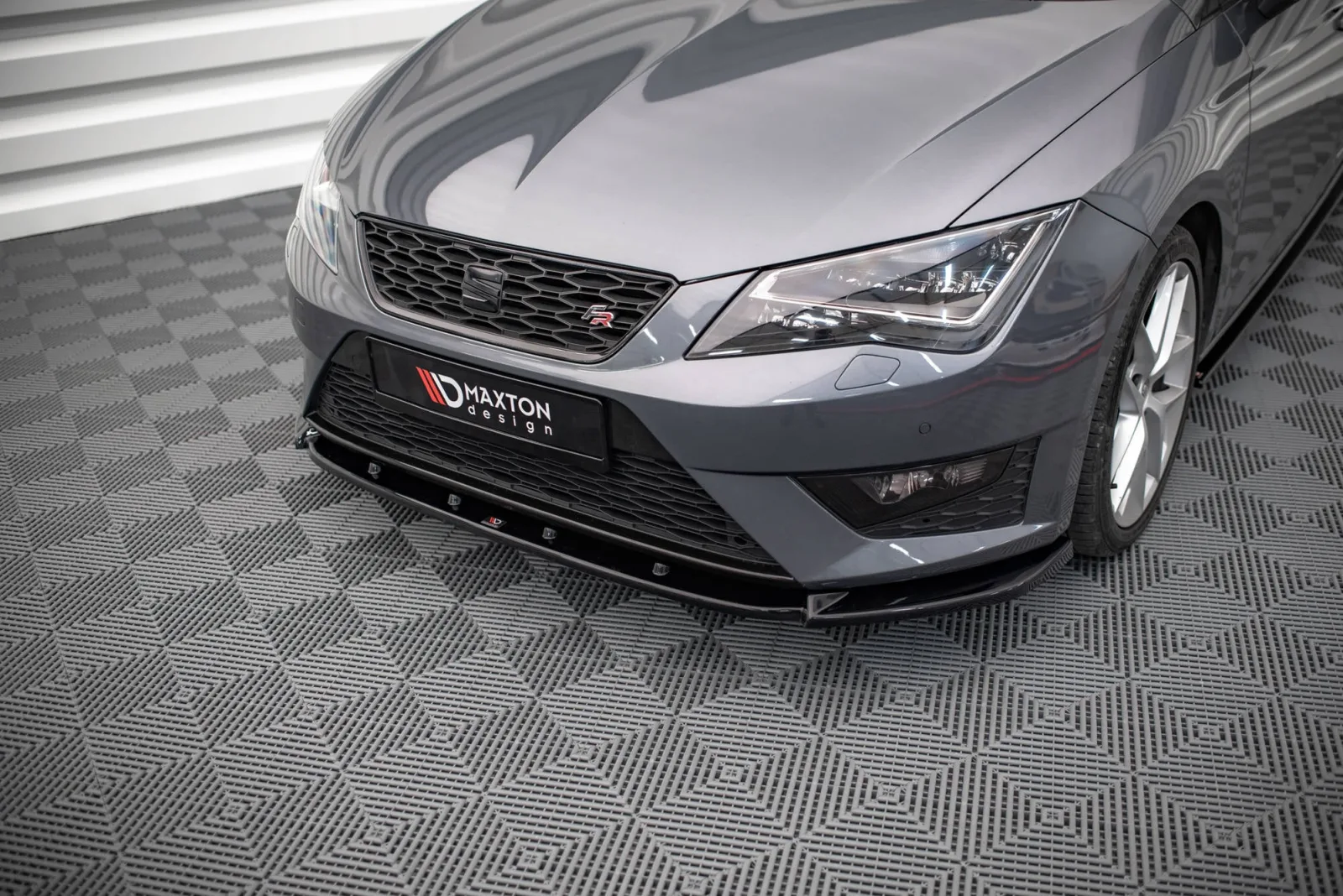 Front Splitter V.1 compatible with Seat Leon FR / Cupra Mk3
