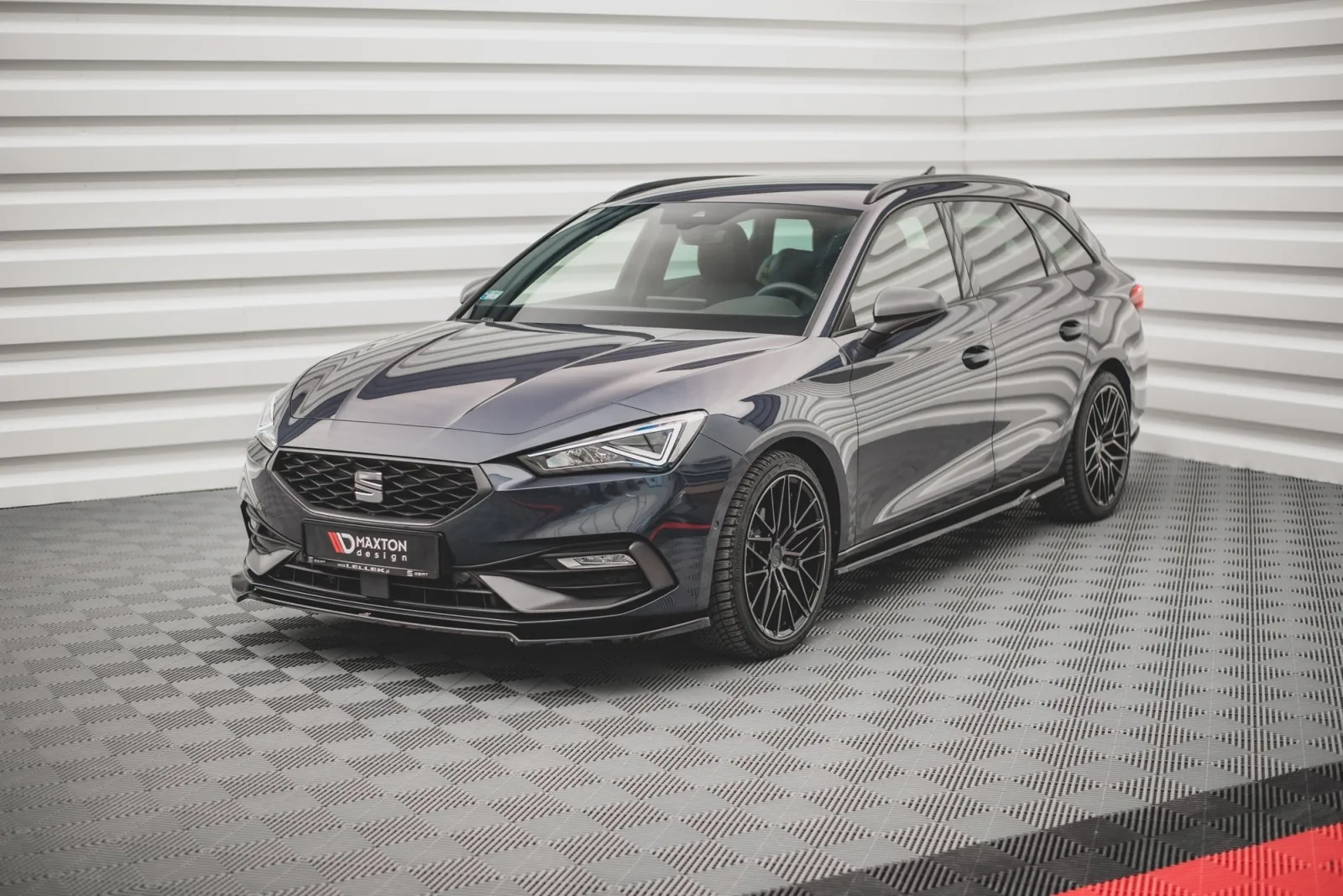 Front Splitter V.4 compatible with Seat Leon FR Mk4