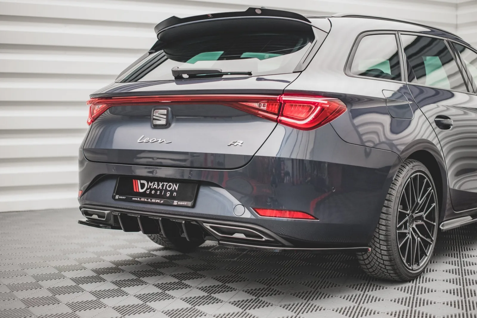 Rear Valance V.1 compatible with Seat Leon FR ST Mk4