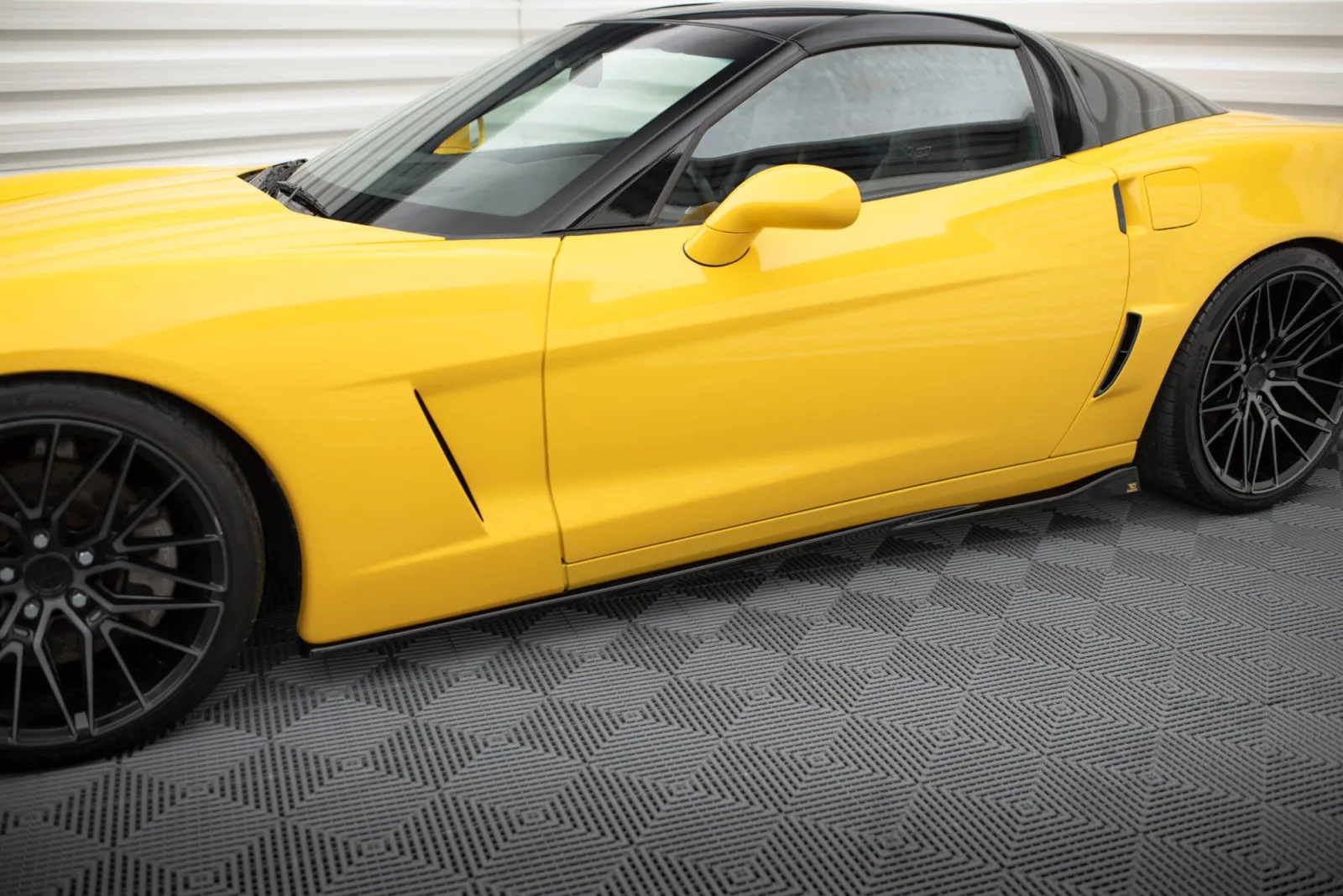 Side Skirts Diffusers compatible with Chevrolet Corvette C6