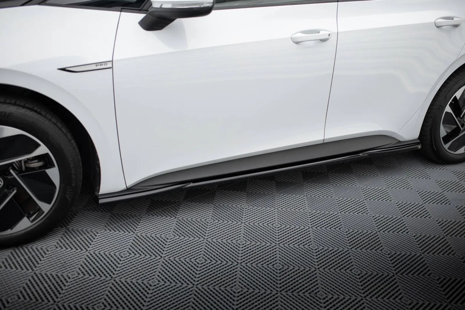 Side Skirts Diffusers compatible with Volkswagen ID.3 Mk1