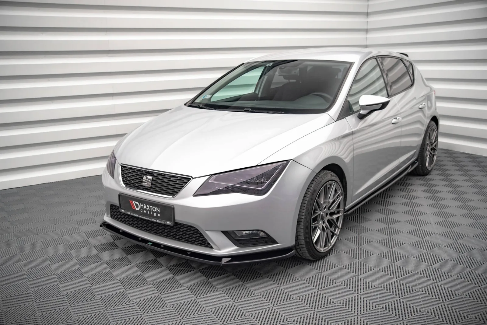 Front Splitter V.1 compatible with Seat Leon Mk3