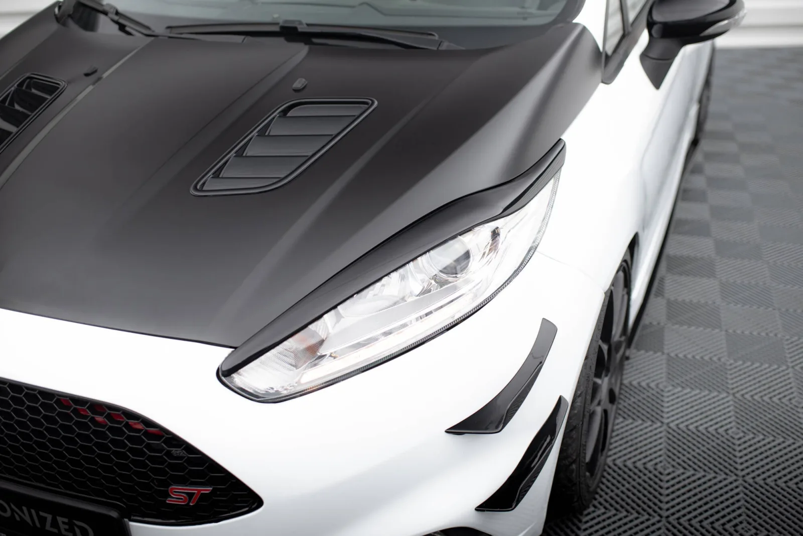 Brewki V.1 compatible with Ford Fiesta ST / ST-Line / Standard Mk7 FL