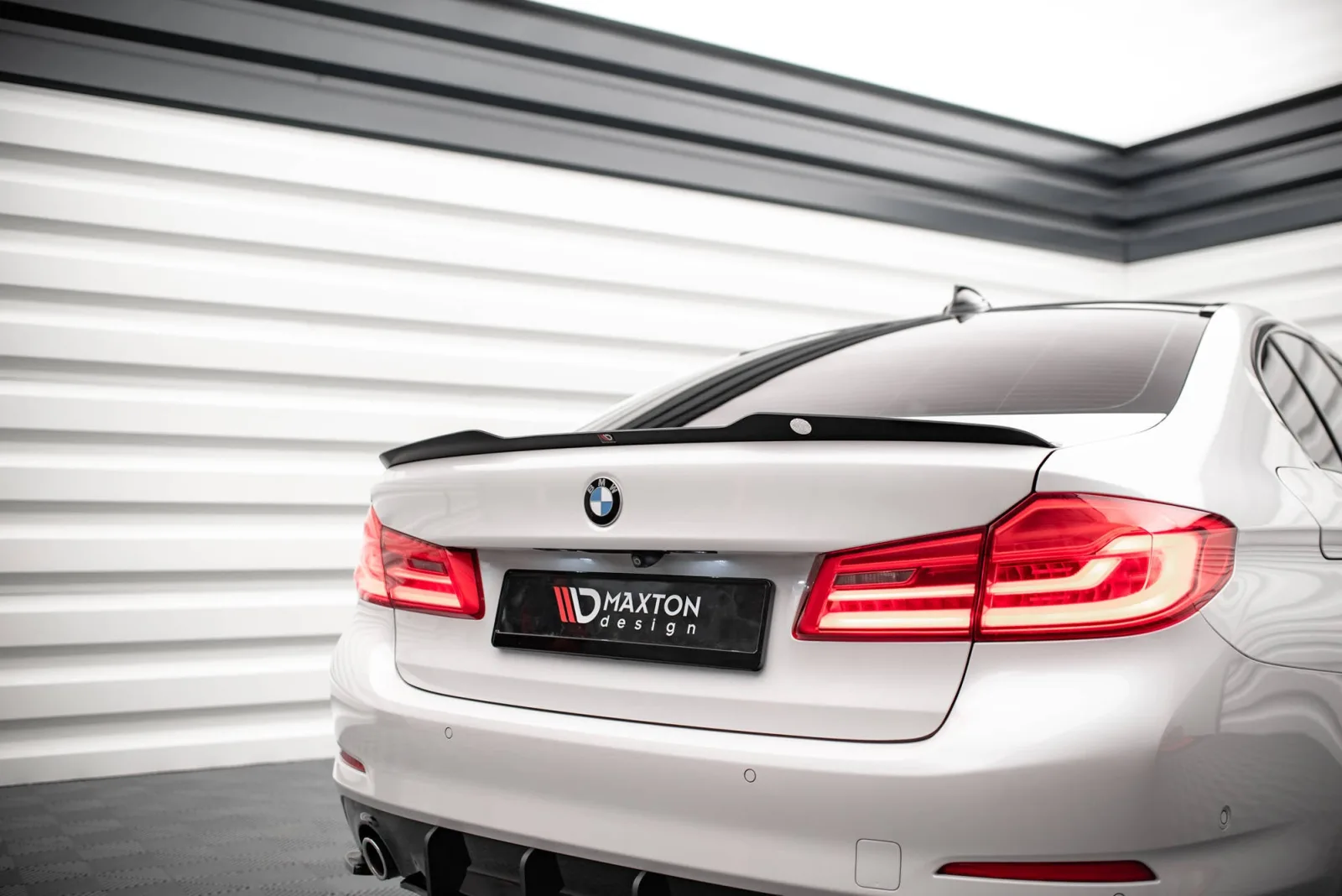 Spoiler Cap V.1 compatible with BMW 5 Sedan G30