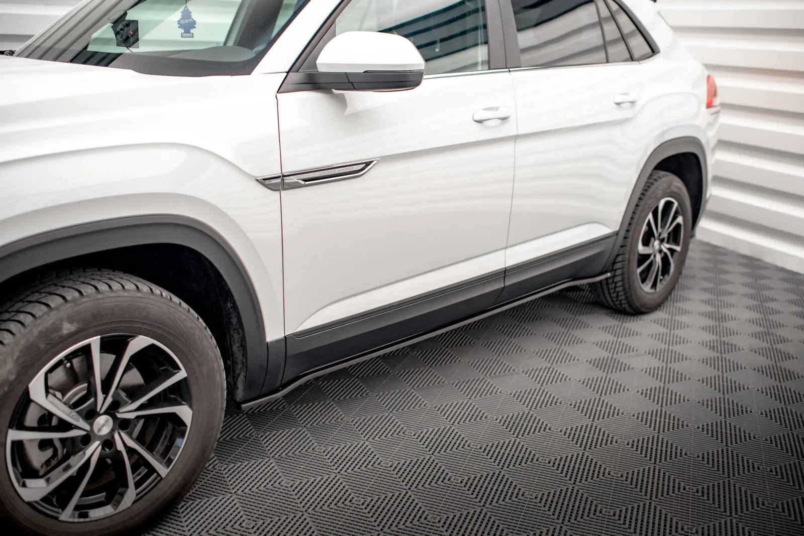 Side Skirts Diffusers compatible with Volkswagen Atlas Cross Sport