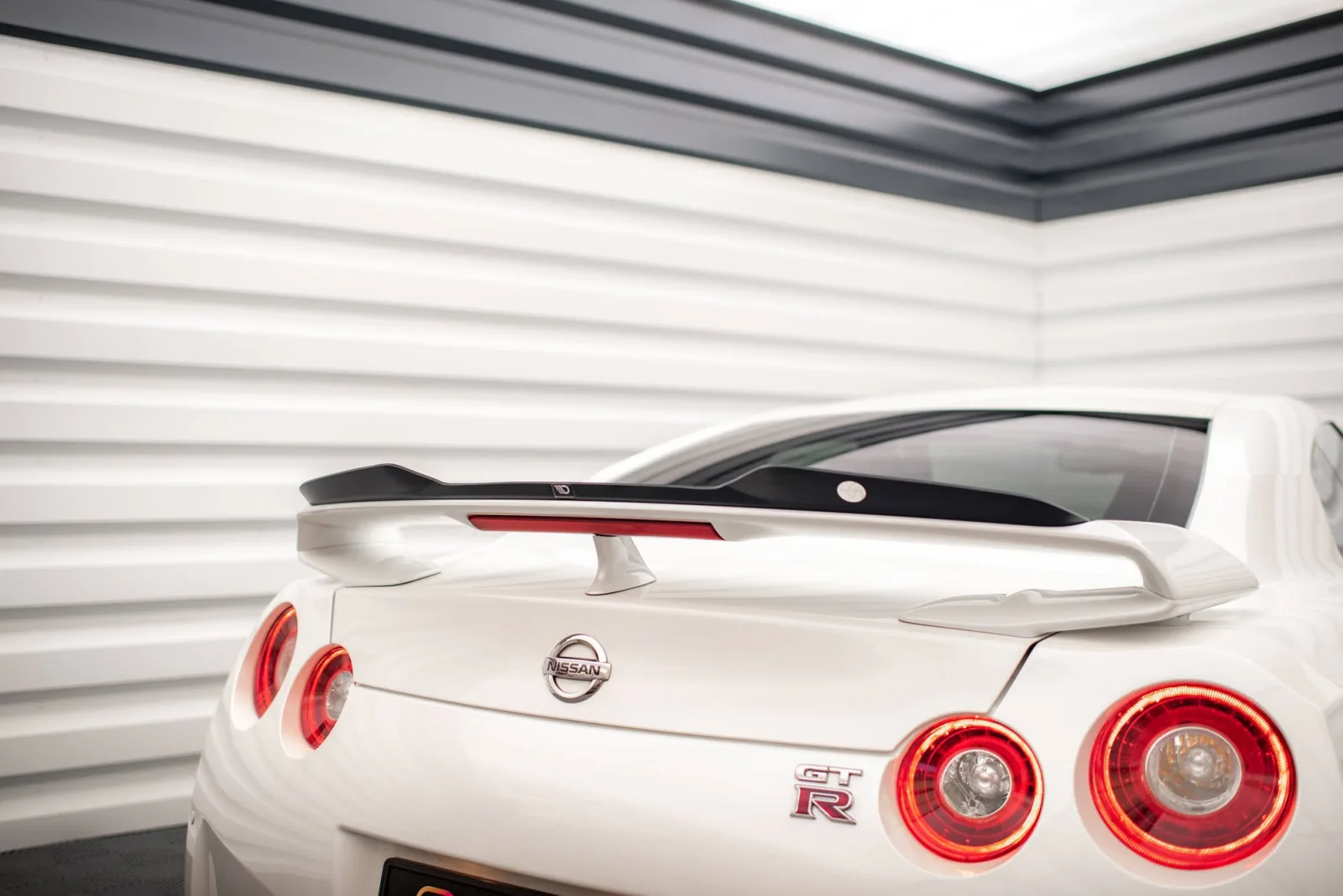 Spoiler Cap compatible with Nissan GTR R35 Facelift