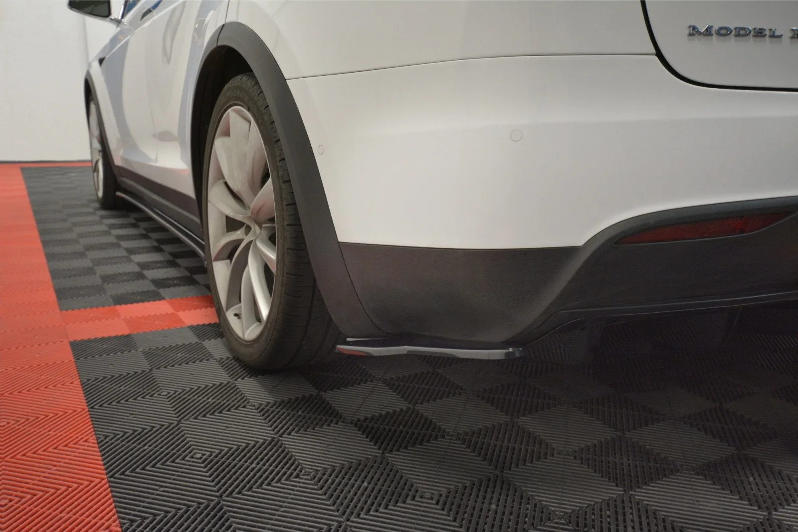 Rear Side Splitters V.2 compatible with TESLA MODEL X