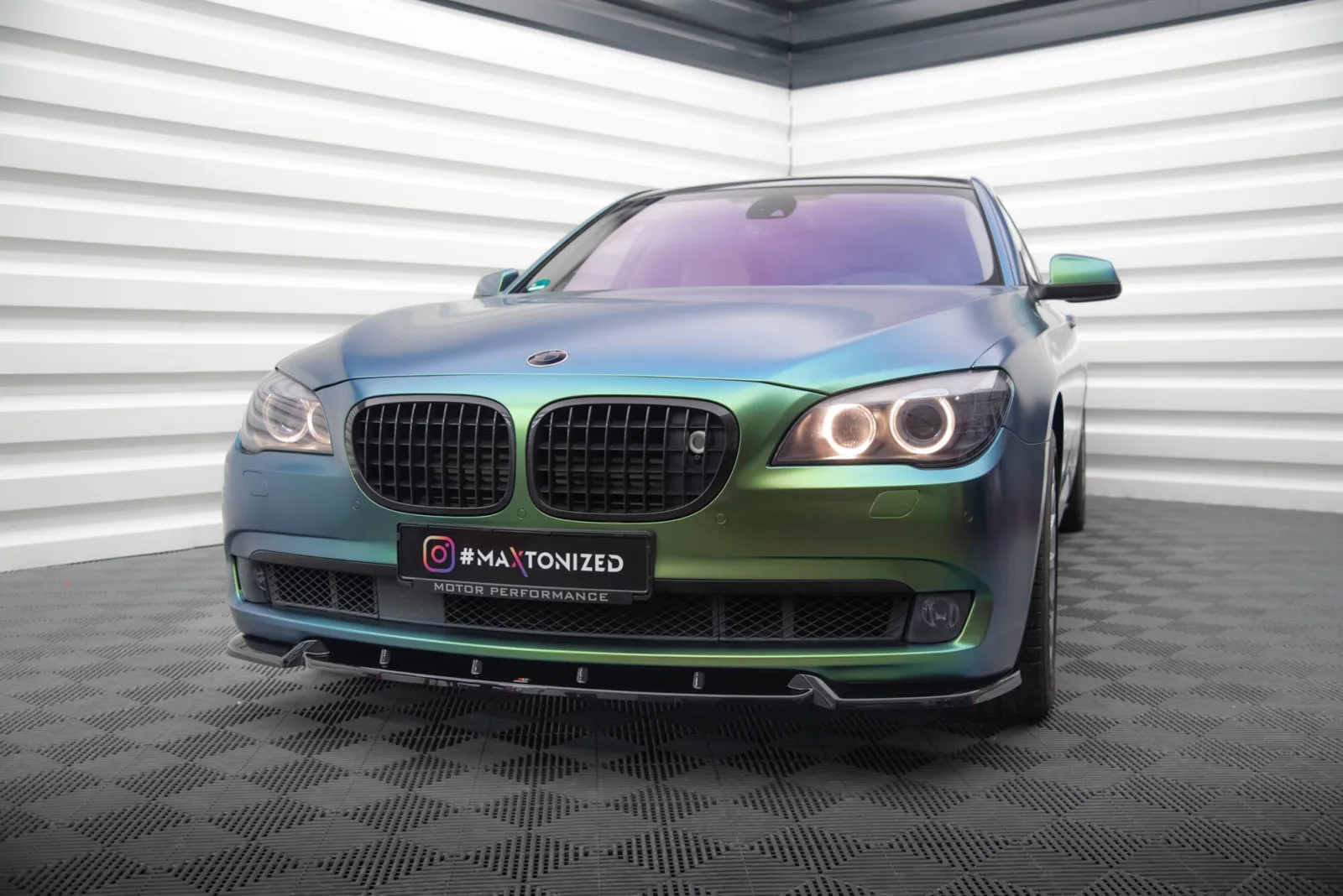 Front Splitter V.2 compatible with BMW 7 F01