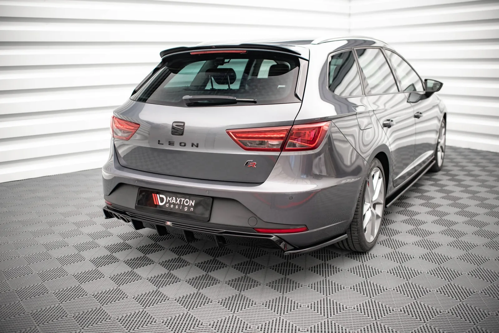 Rear Side Splitters V.2 compatible with Seat Leon FR Sportstourer Mk3