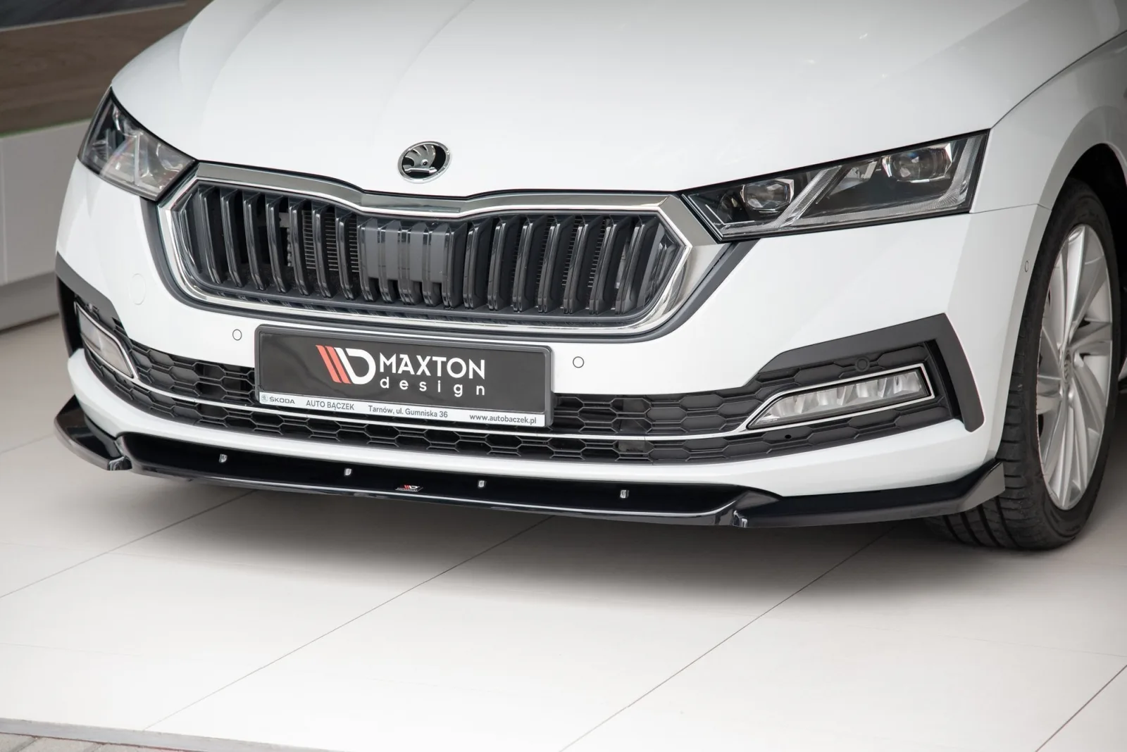Front Splitter V.1 compatible with Skoda Octavia Mk4