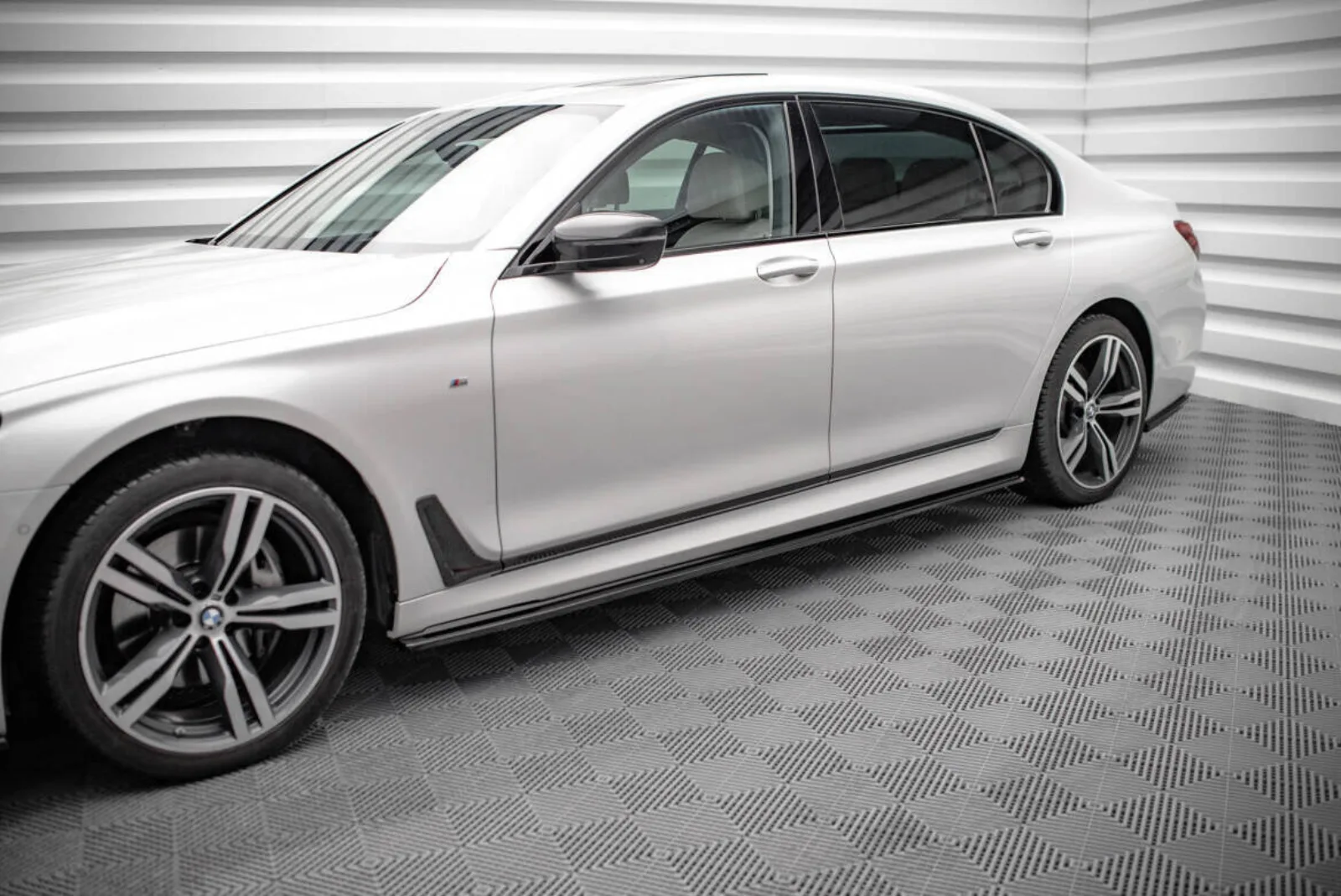 Side Skirts Diffusers V.1 compatible with BMW 7 Long M-Pack G12