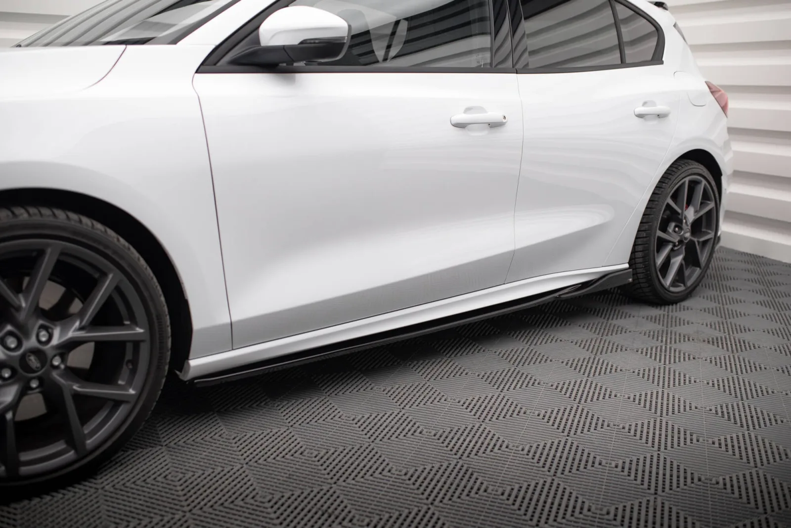 Side Skirts Diffusers V.4 compatible with Ford Focus ST / ST-Line Mk4 Facelift
