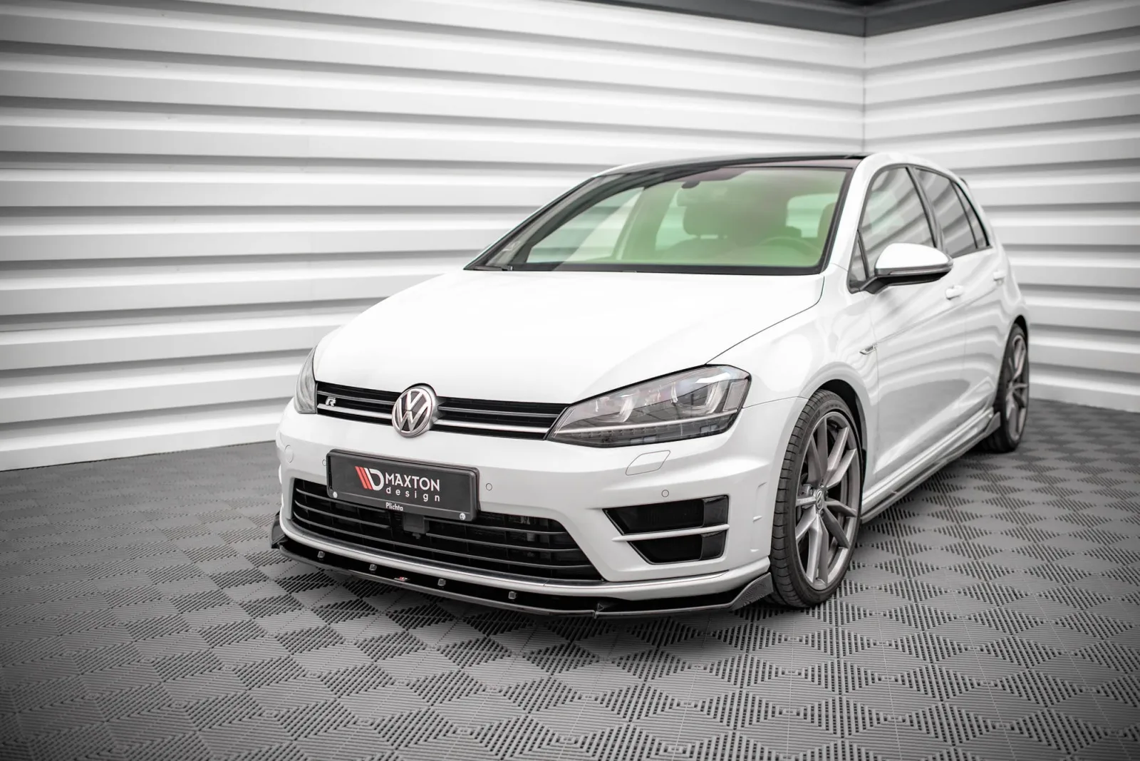 Front Splitter V.4 compatible with Volkswagen Golf R / R-Line Mk7