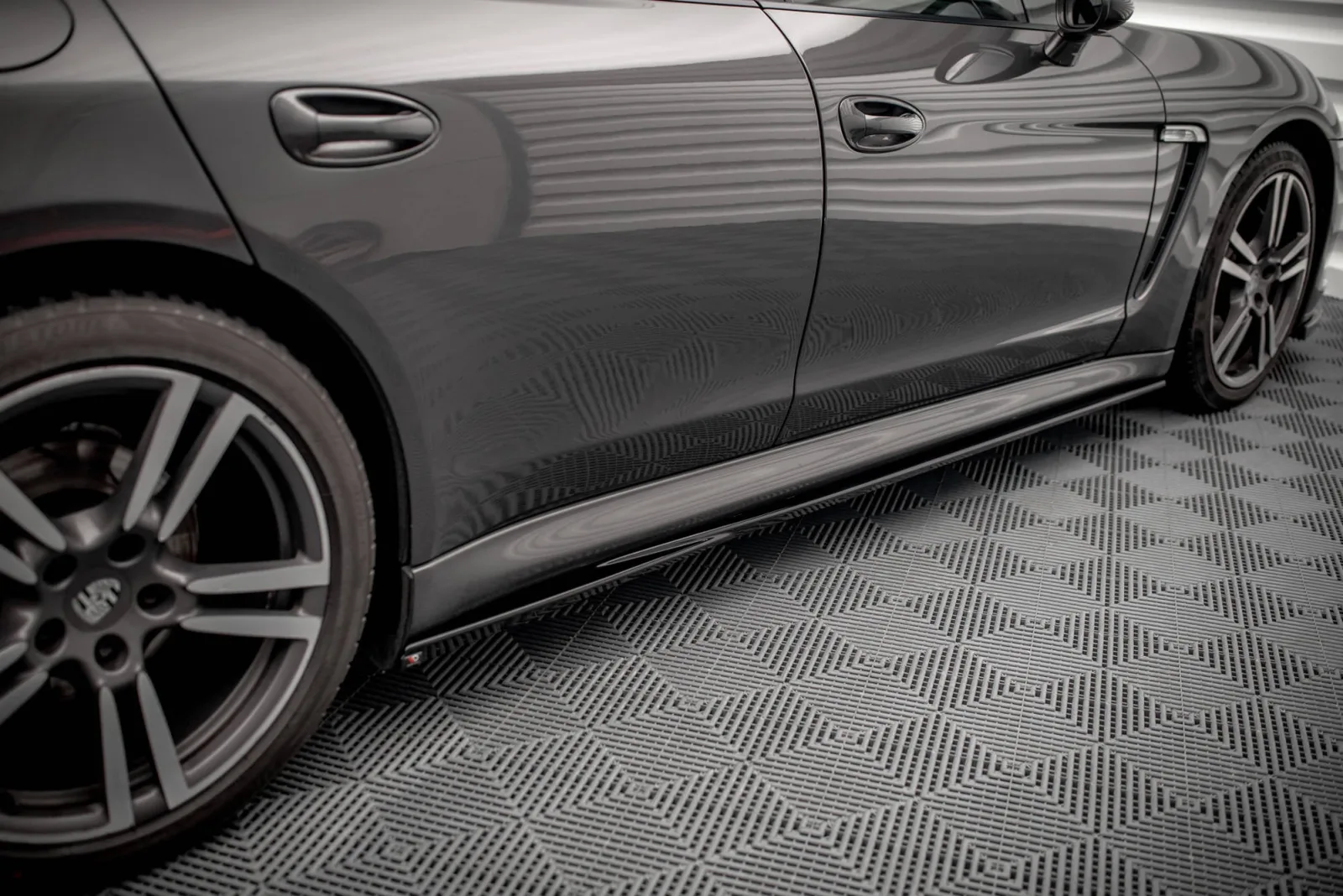 Side Skirts Diffusers V.1 compatible with Porsche Panamera / Panamera Diesel / Panamera Turbo 970