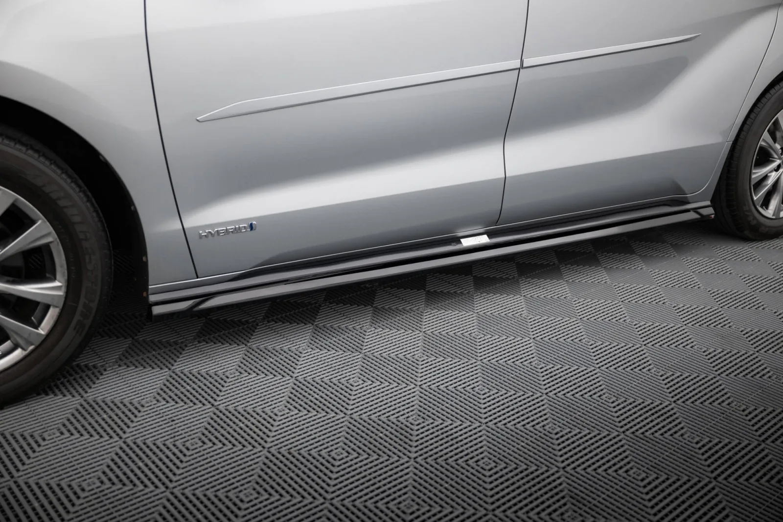 Side Skirts Diffusers compatible with Toyota Sienna Mk4