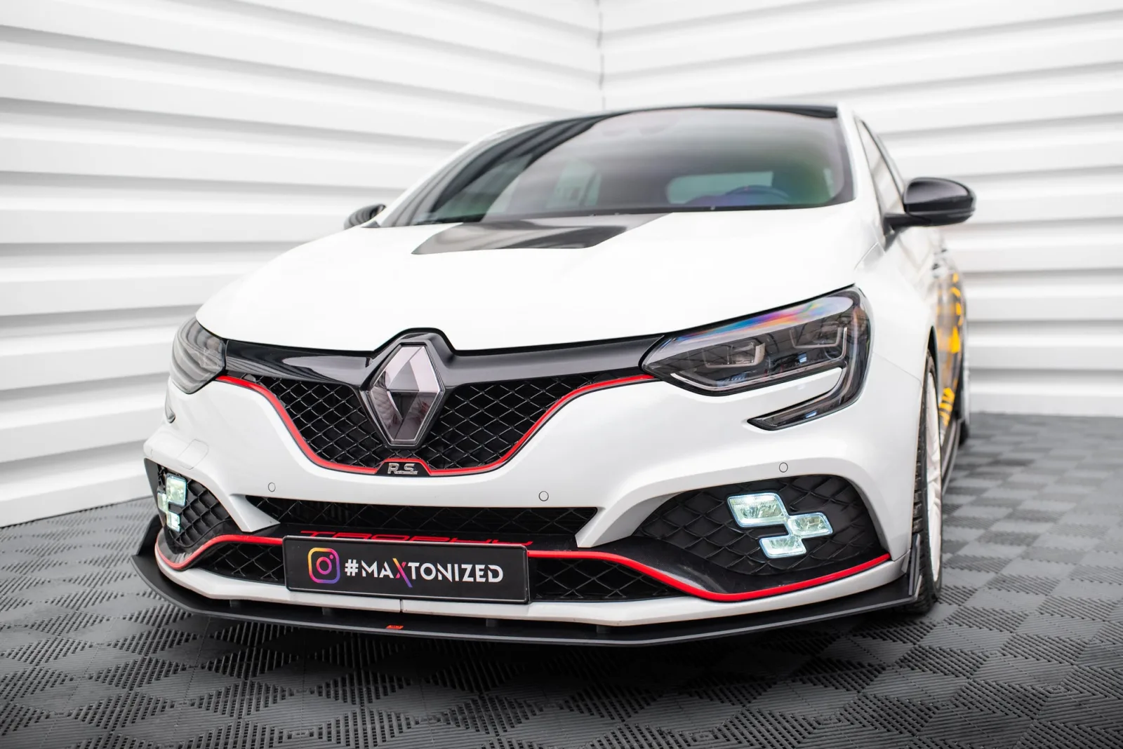 Front Splitter Street Pro compatible with Renault Megane RS Mk4
