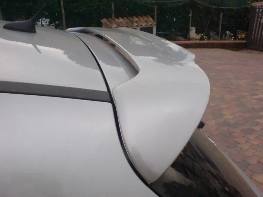 Spoiler 1 compatible with Peugeot 207 Hatchback