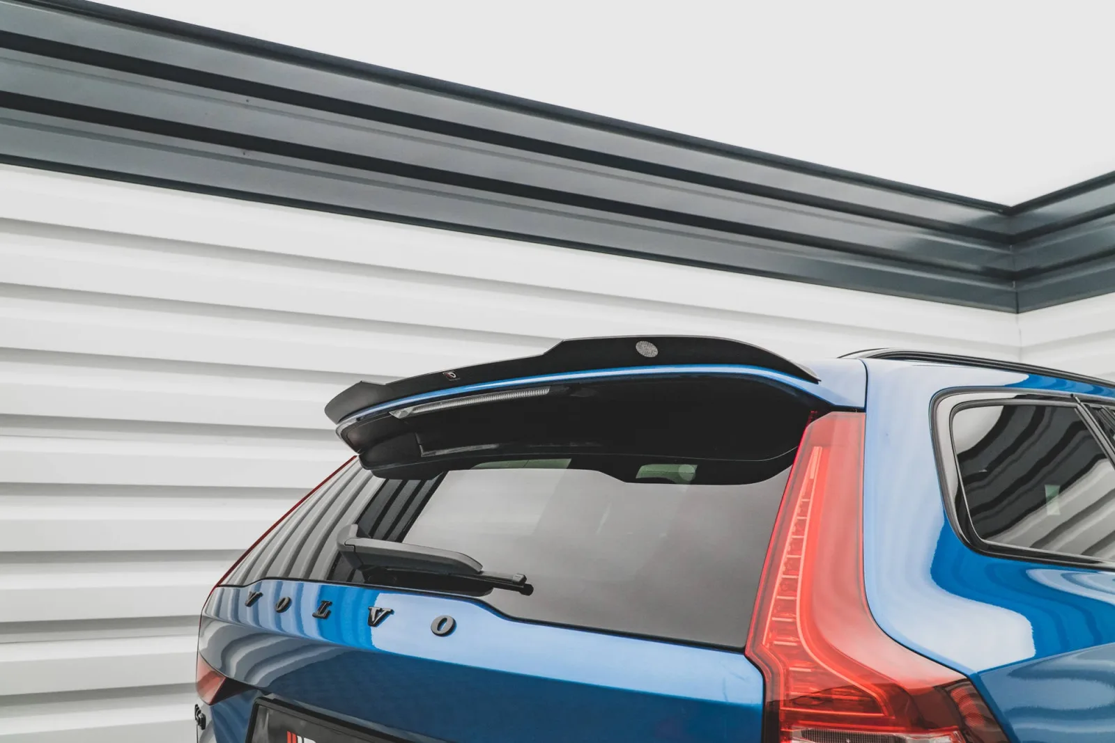 Spoiler Cap compatible with Volvo V60 R-Design Mk2