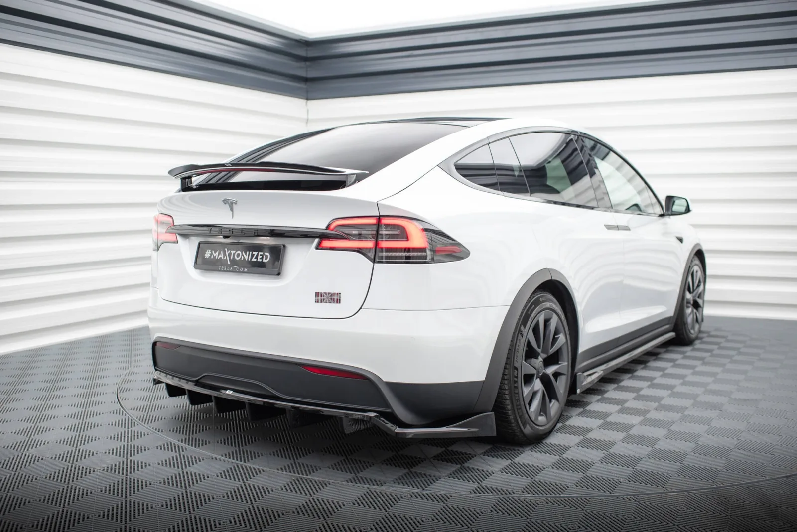 Rear Splitter (With Diffuser) compatible with Tesla Model X Mk1 Facelift