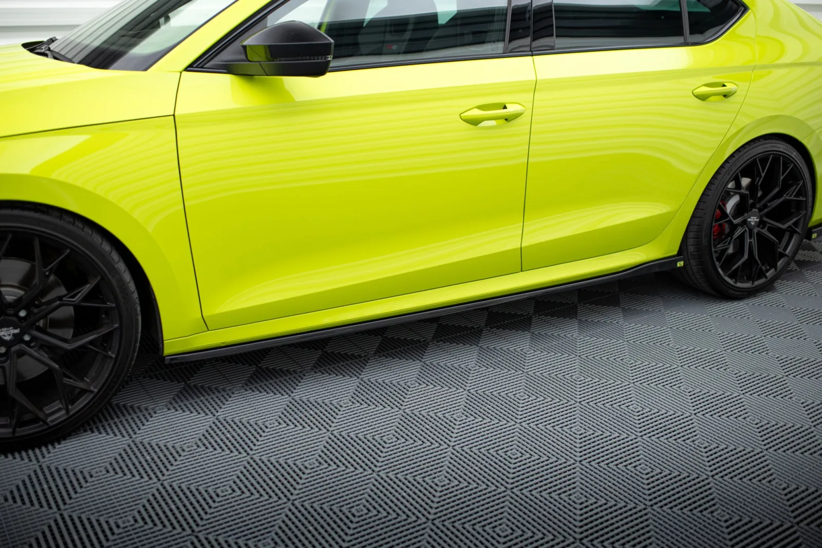Side Skirts Diffusers V.2 compatible with Skoda Octavia RS Liftback / Combi Mk4